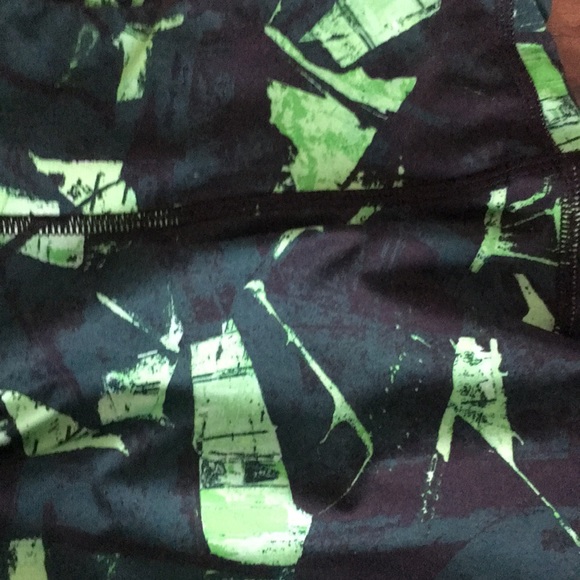 Old Navy capri leggings. Dri fit. Mesh paneling on the back of the leg. - Picture 2 of 4